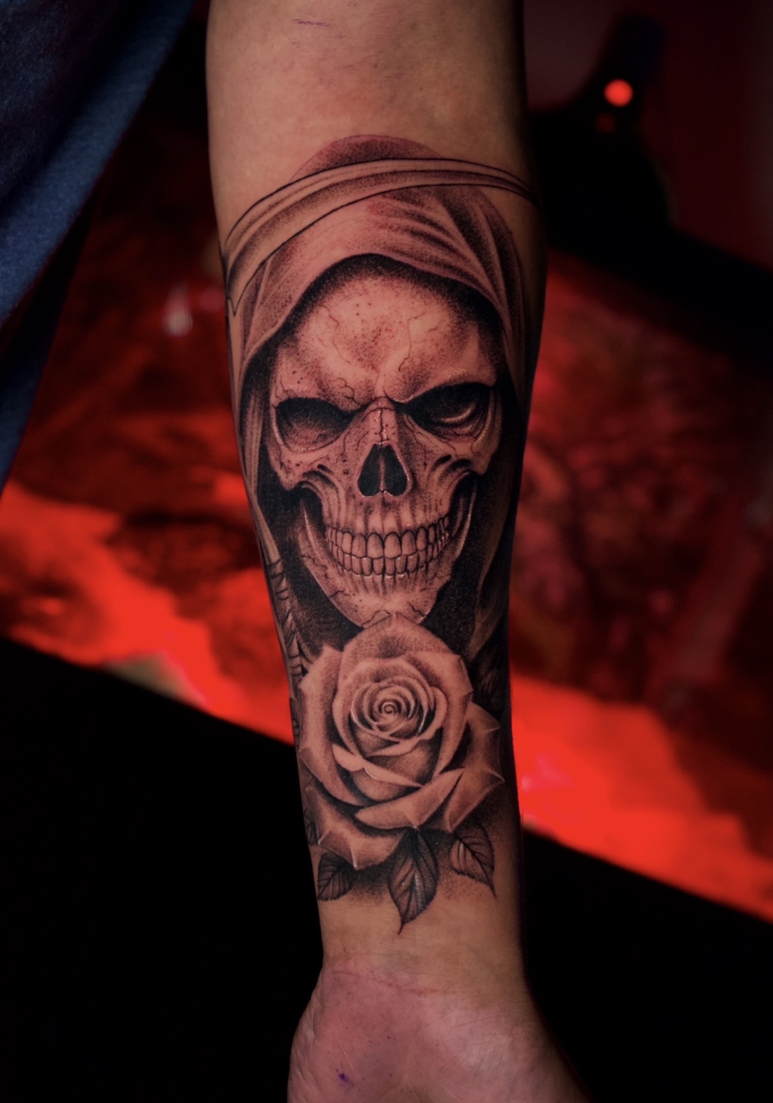 Black & Grey Realism · Stipple Shading · Fine Line tattoo by Henry