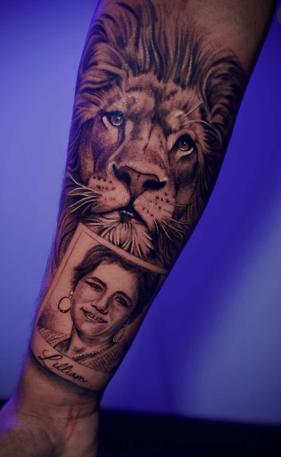 Black & Grey Realism · Stipple Shading · Fine Line tattoo by Henry