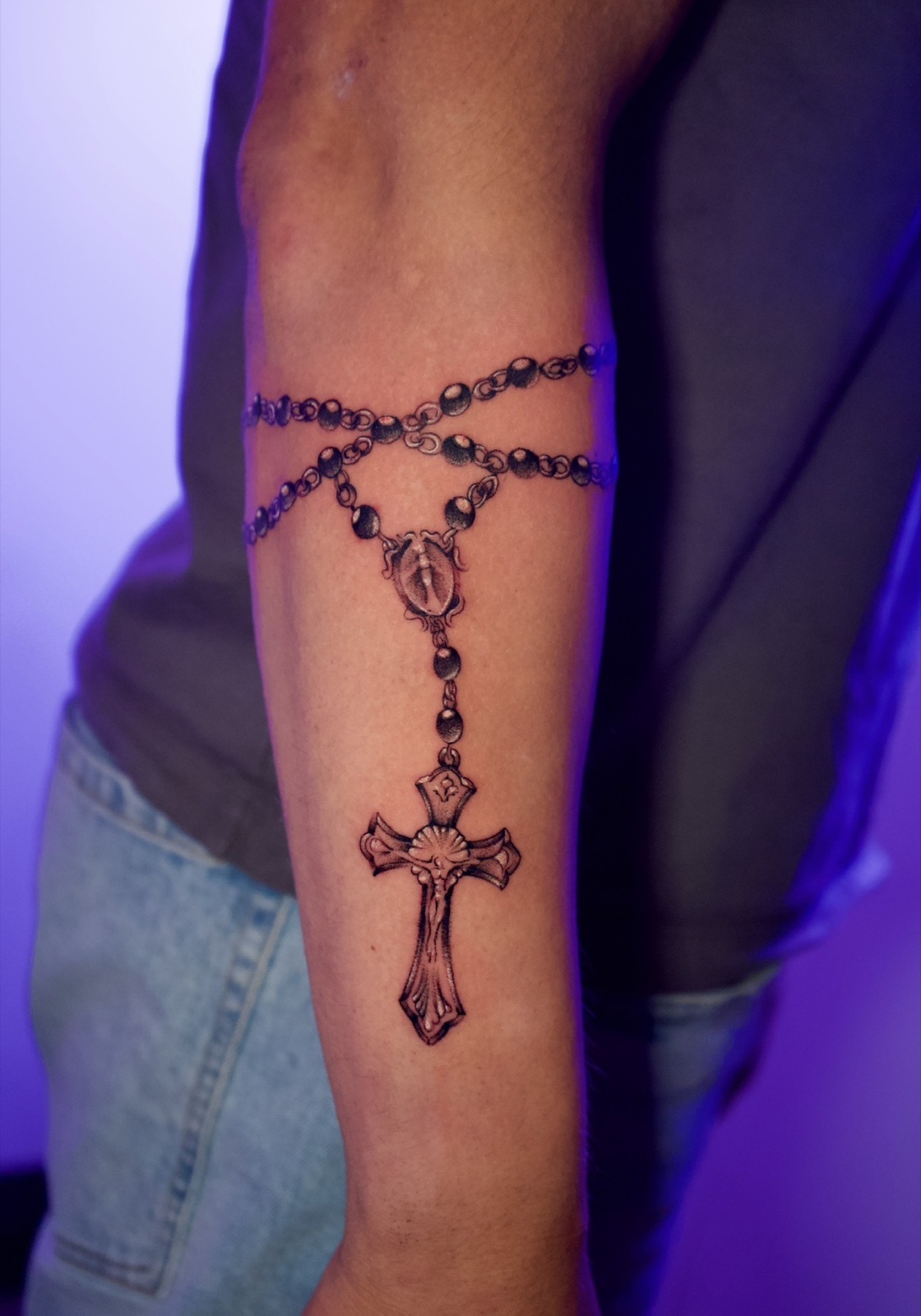 Black & Grey Realism · Stipple Shading · Fine Line tattoo by Henry