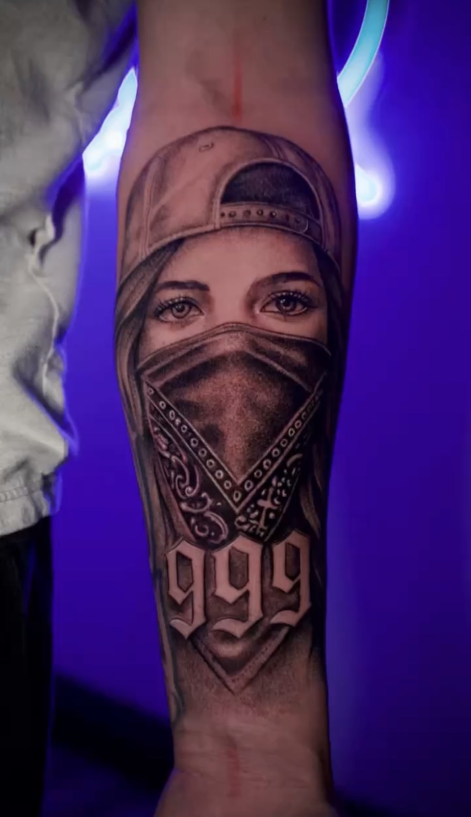 Black & Grey Realism · Stipple Shading · Fine Line tattoo by Henry